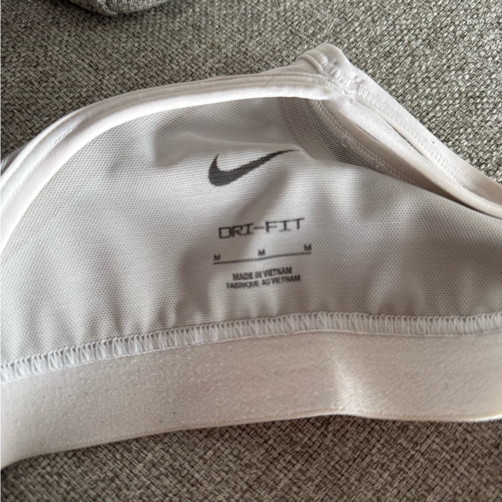 Nike Women's Sports Bra Set - White, Blue, and Olive Green. Size medium - Picture 8 of 8